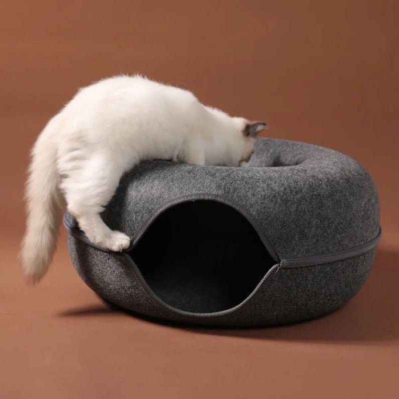 Cama Donut em Feltro para Gatos – Conforto e Brincadeira em Um Só Produto