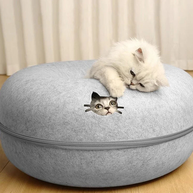 Cama Donut em Feltro para Gatos – Conforto e Brincadeira em Um Só Produto